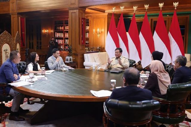 프라보워 대통령은 국정 대담 프로그램 ‘프라보워 대통령이 답하다(Presiden Prabowo Menjawab)’에 출연